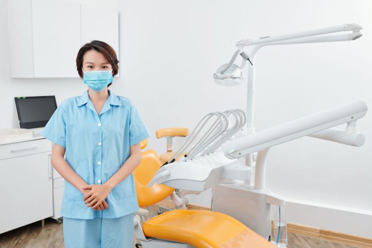 nurse-of-dental-clinic-EN37CSV
